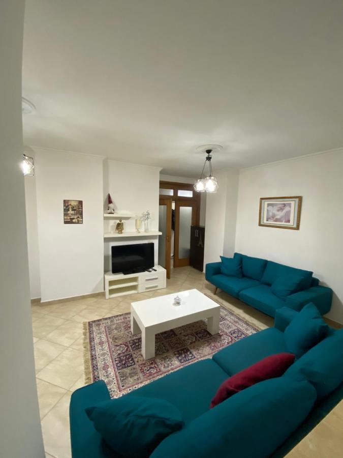 Chlo Apartment 3 Tirana Exteriör bild