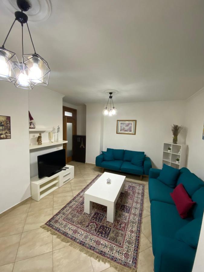 Chlo Apartment 3 Tirana Exteriör bild