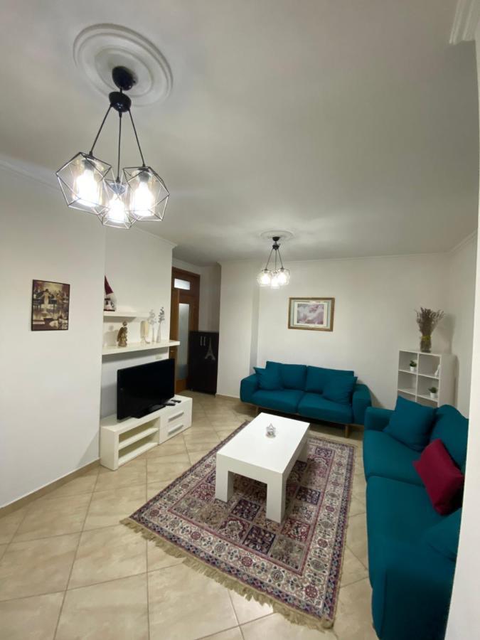 Chlo Apartment 3 Tirana Exteriör bild