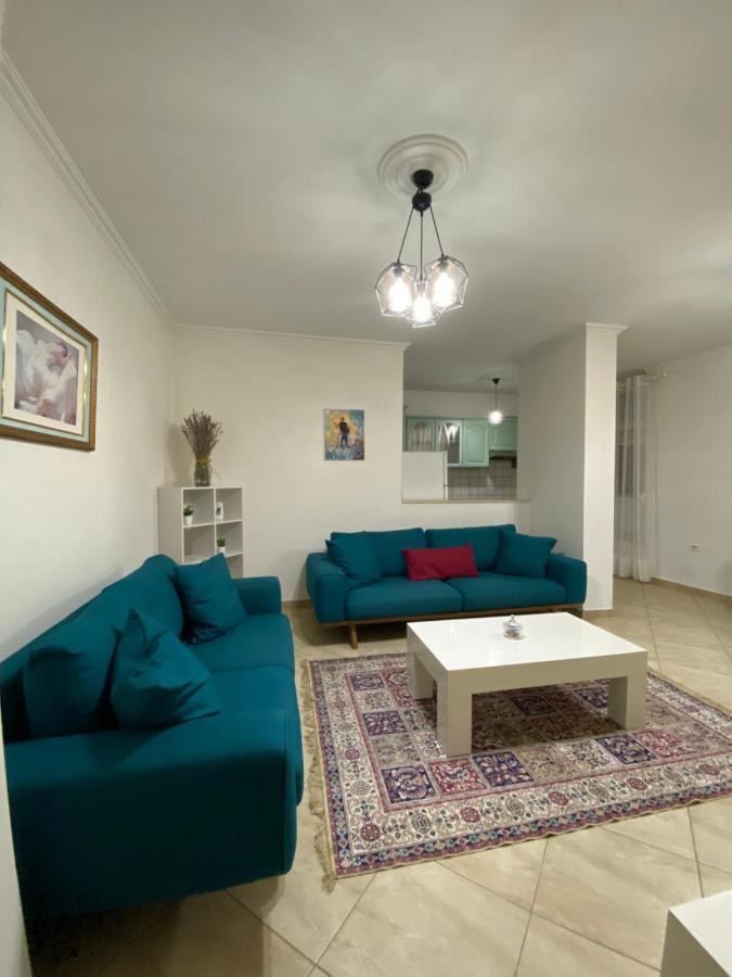 Chlo Apartment 3 Tirana Exteriör bild