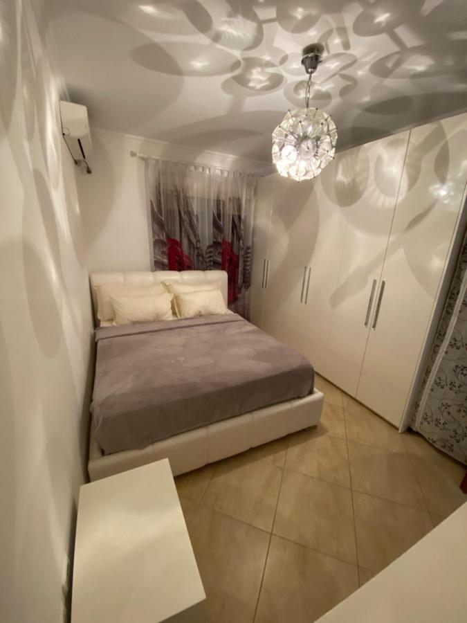 Chlo Apartment 3 Tirana Exteriör bild