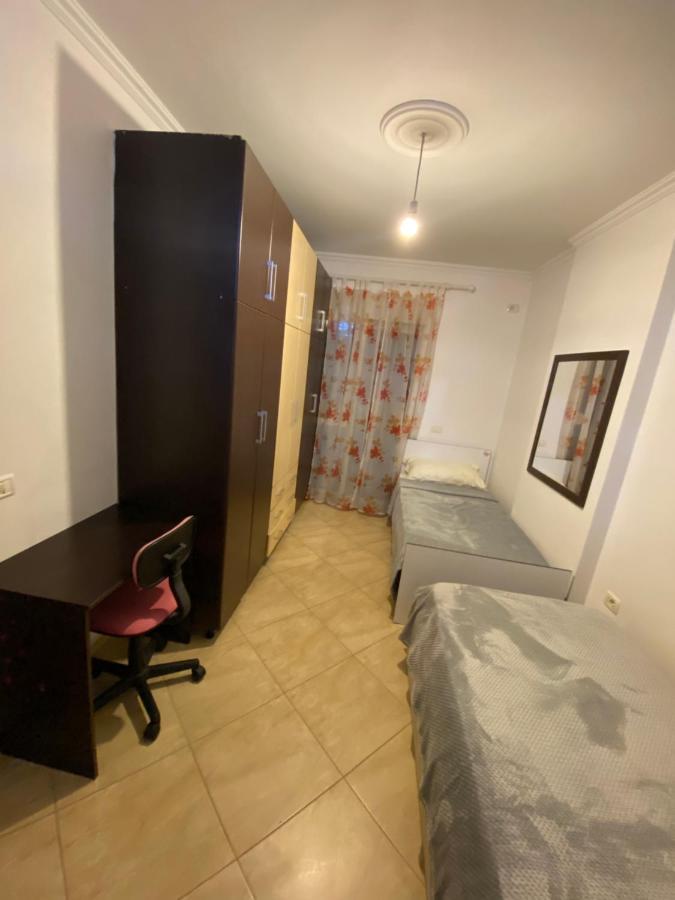 Chlo Apartment 3 Tirana Exteriör bild